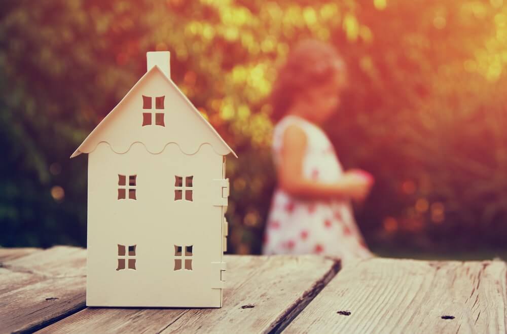 HOA Lawyer Fort Lauderdale, FL - dollhouse on picnic table with small girl in dress playing