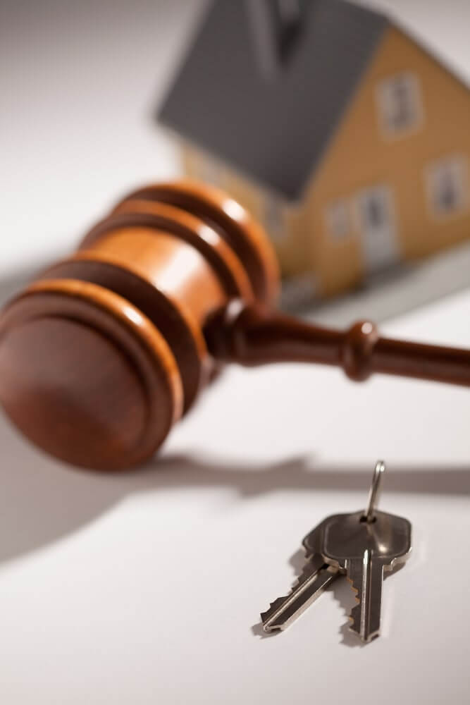 HOA Lawyer Tampa, FL-4 - gavel, keys and model of house on white table